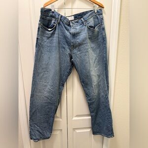 Men’s GAP straight leg denim jean in size 40 inch waist, 32 inch length